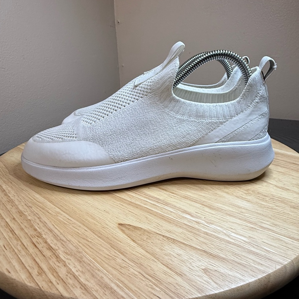 Koolaburra by UGG Women's Yosha Sneaker - Picture 4 of 13